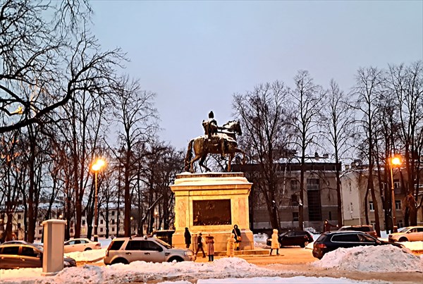 135-Памятник Петру I